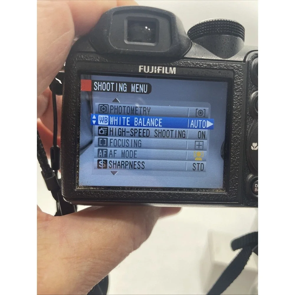 Fujifilm FinePix S1000fd Digital Camera 10.0MP 12X Zoom+Batteries+SD Card-TESTED